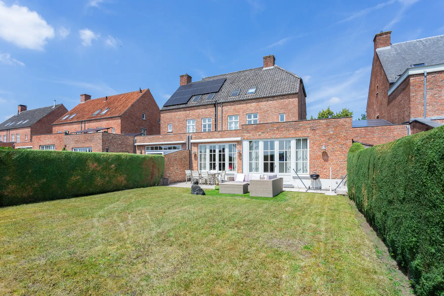Kontich | Ruime en charmante woning met zuidgerichte tuin foto 2