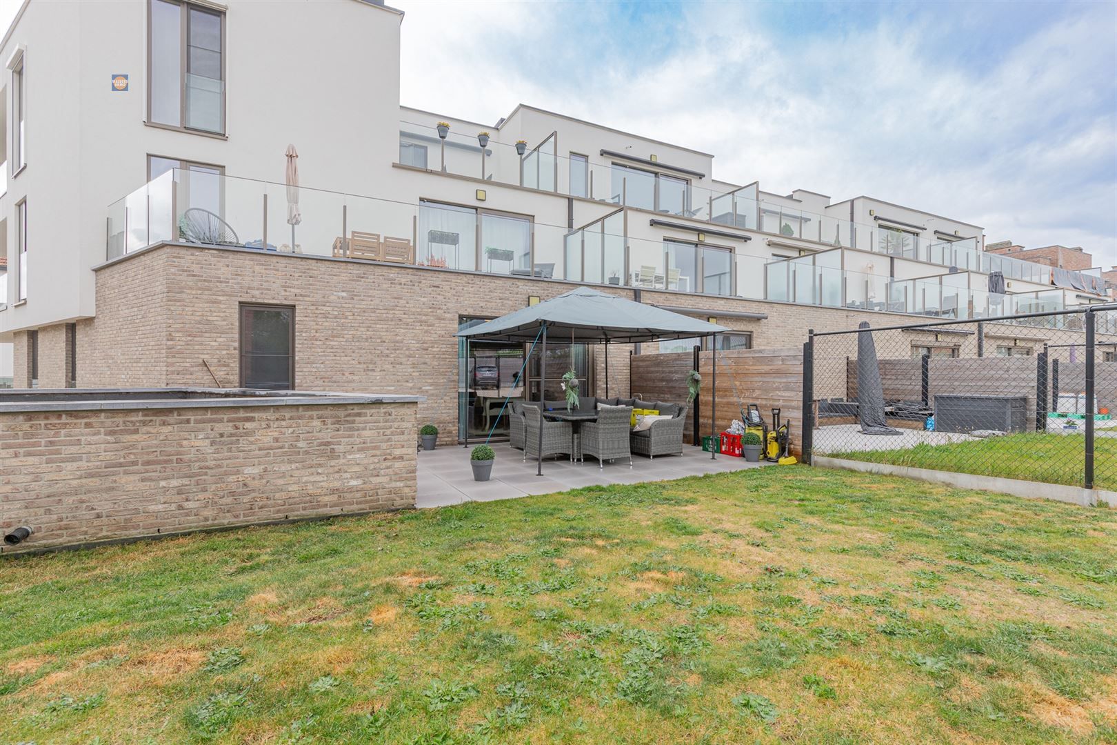 Instapklaar en energiezuinig gelijkvloersappartement met tuin en privé autostaanplaats foto 3