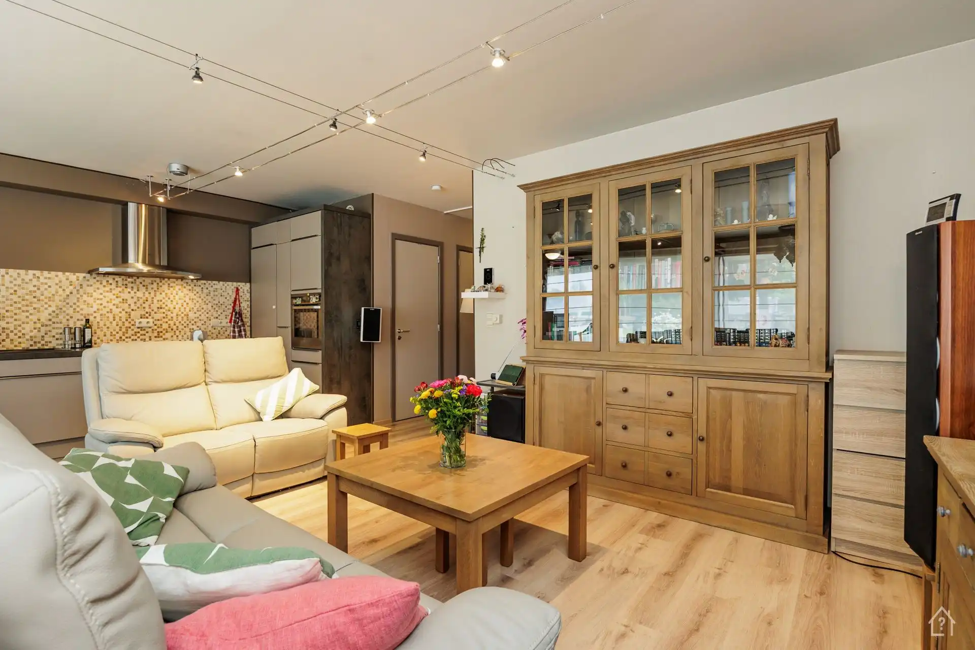 Gelijkvloers 3 Slaapkamer Appartement met parkeerplaats foto 6