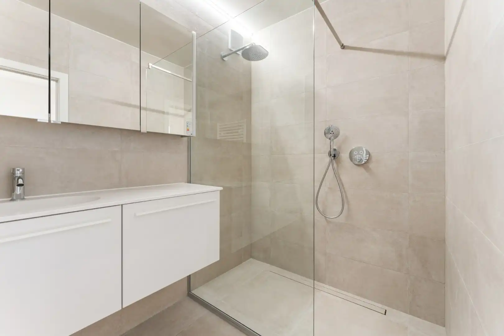 SCHITTEREND VERNIEUWD 2 SLPK APP MET ZIJDELINGS ZICHT OP ZEE foto 13