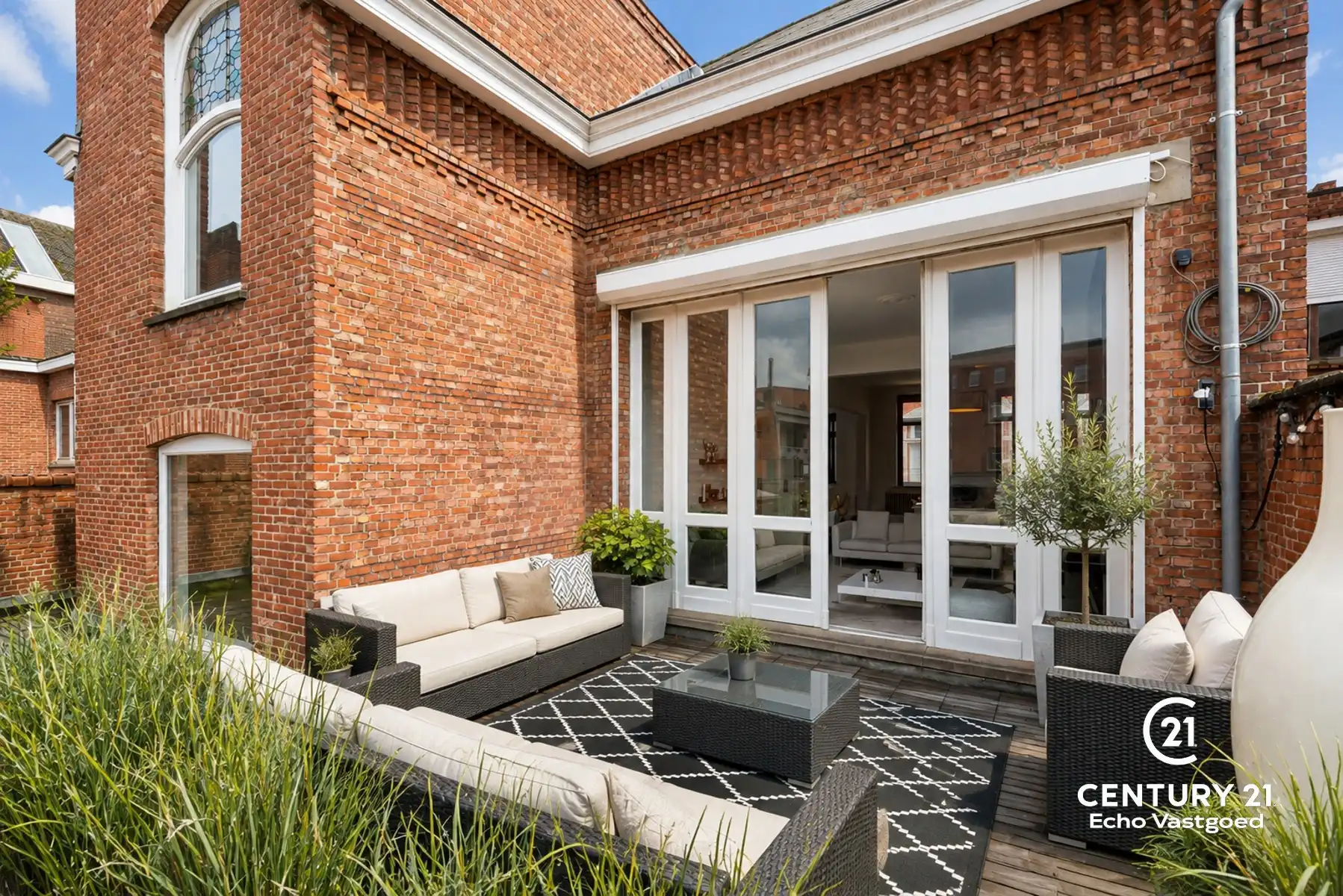 Groot handelspand met luxe duplexappartement en grote garage foto 9