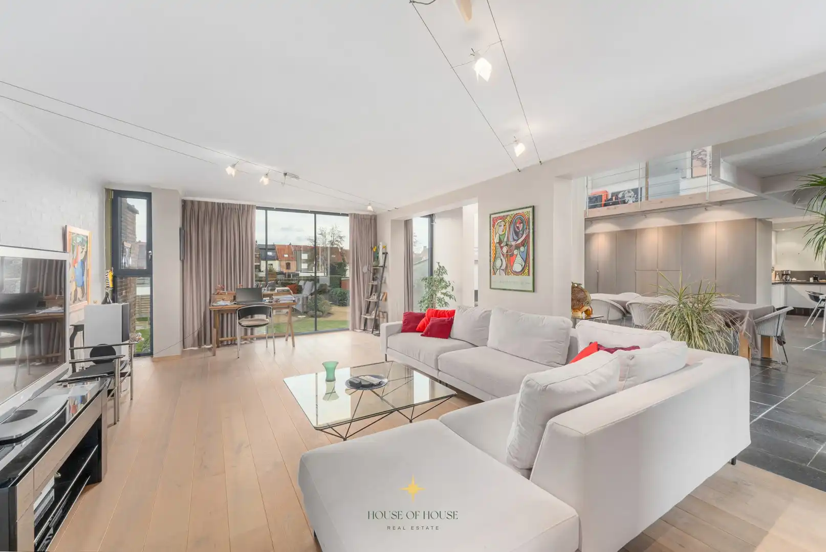 Uniek gerenoveerde architectenwoning te Sint-Kruis met ruime praktijkruimte foto 2