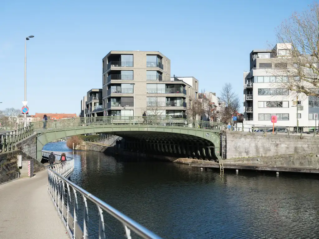 Gerenoveerde penthouse met 2 slaapkamers en terras nabij Portus Ganda foto 4