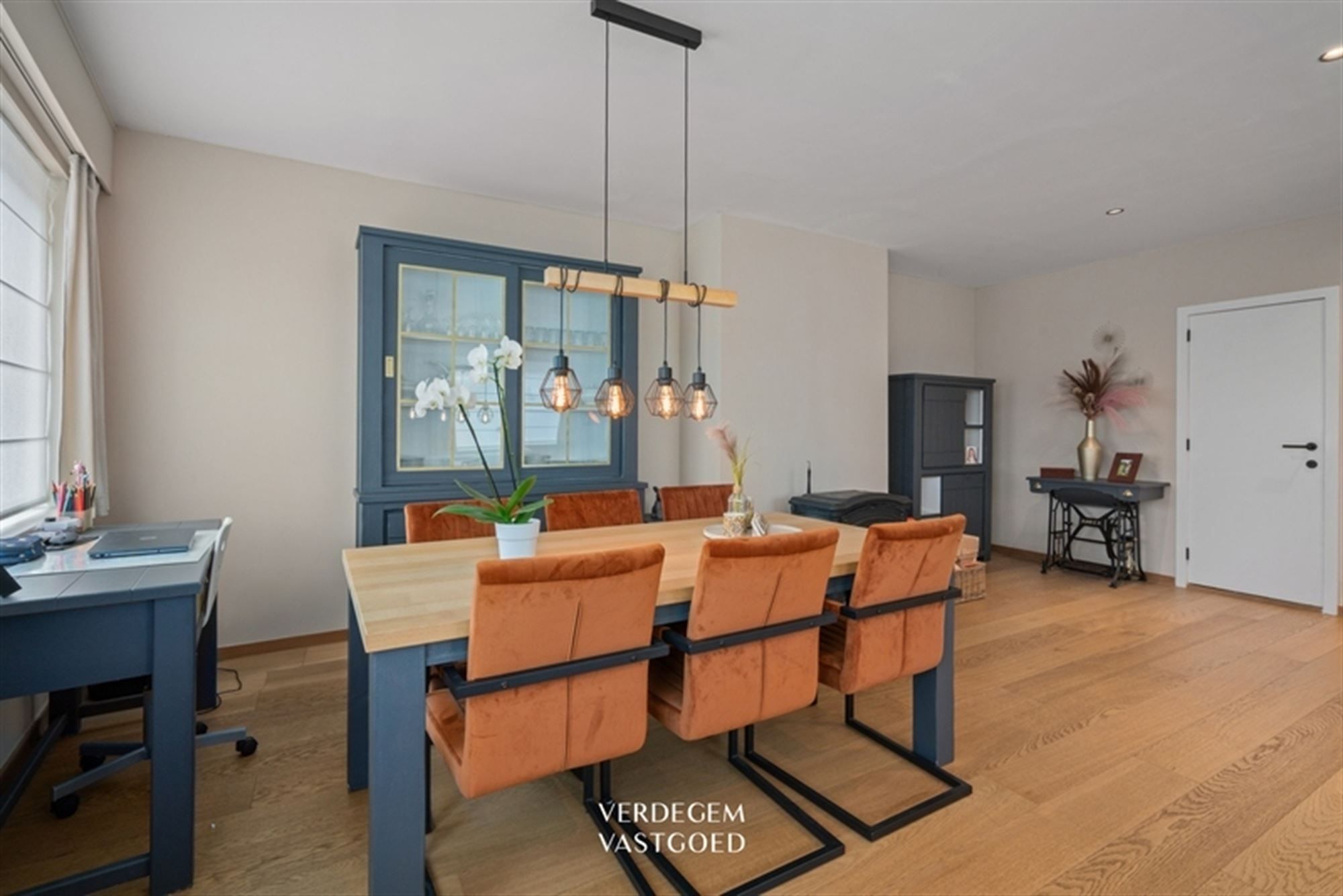 Verrassend ruime gezinswoning met 3+1 slaapkamers en geniettuin foto 5