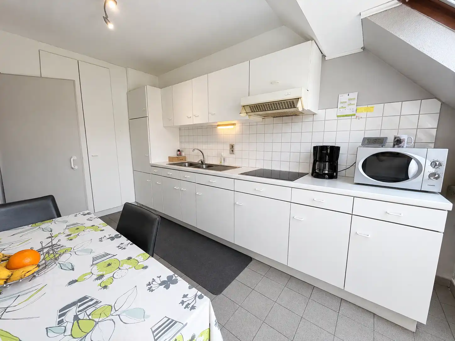 Ruim dakappartement 90m2 met 2 slaapkamers, garage en gegarandeerde huuropbrengst foto 8