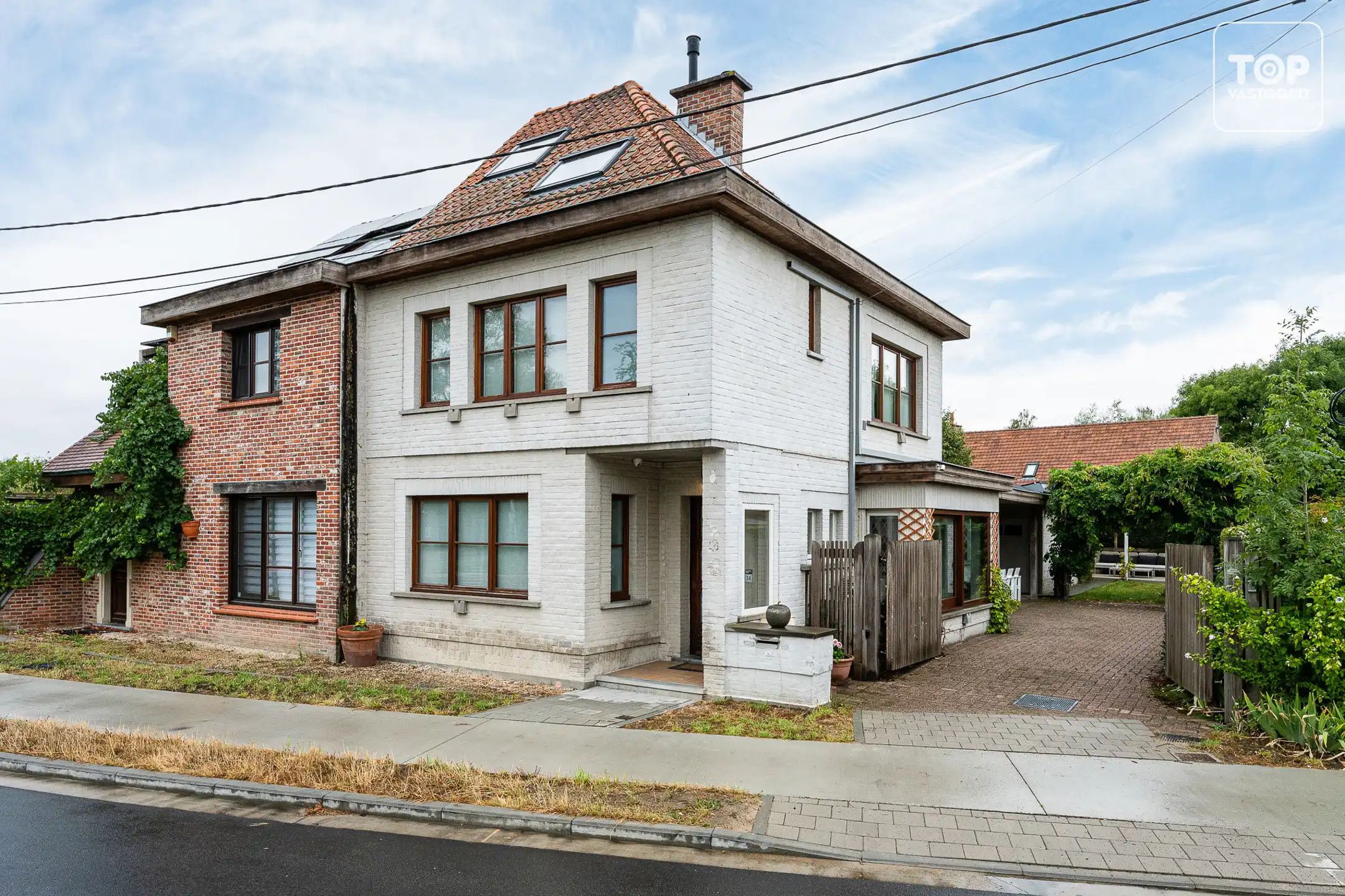 Instapklare woning met 4 slaapkamers op toplocatie in Drongen foto {{pictureIndex}}