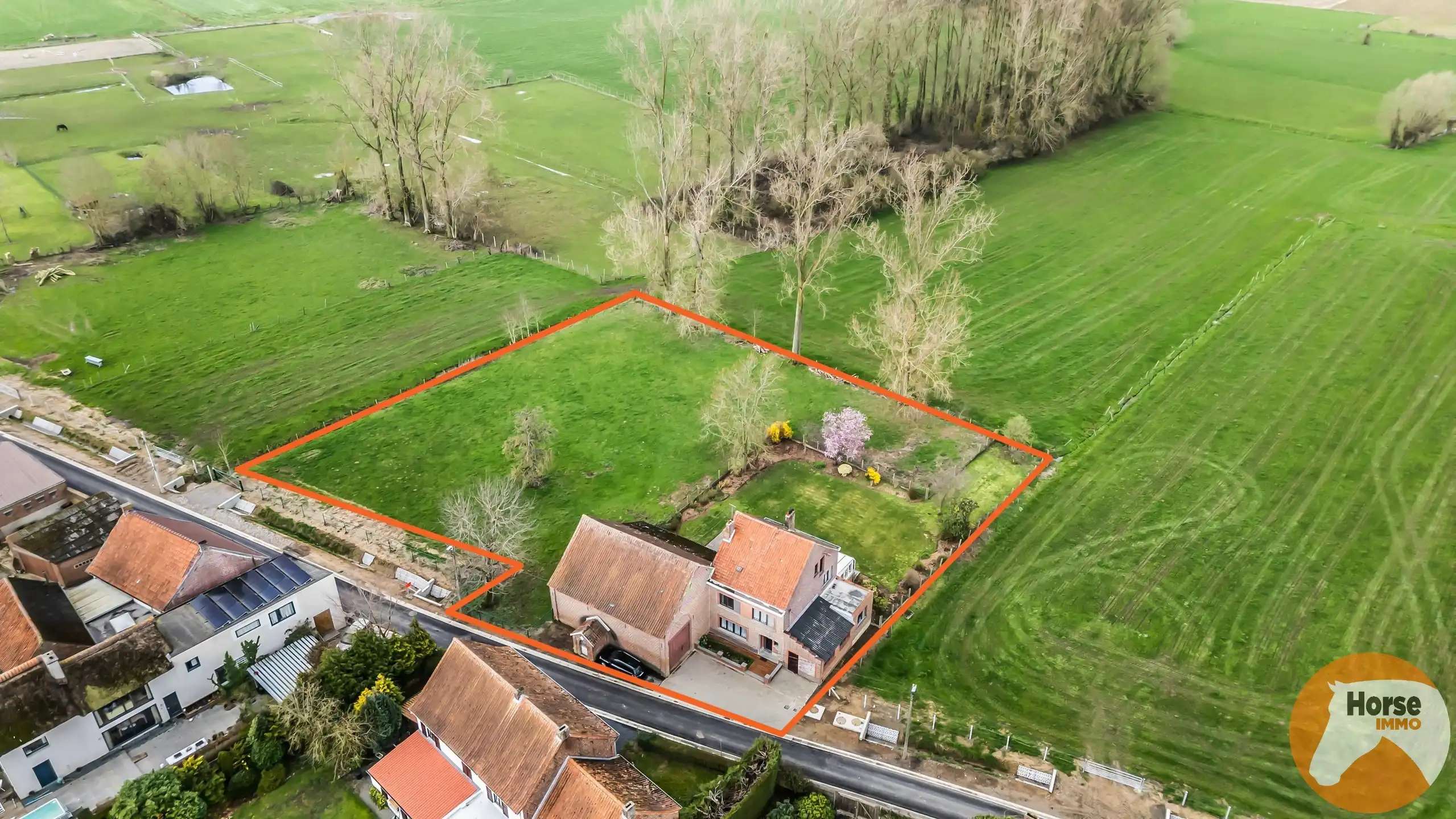 Hoofdfoto van de publicatie: GOOIK - Woning met schuur en weide op adembenemende locatie