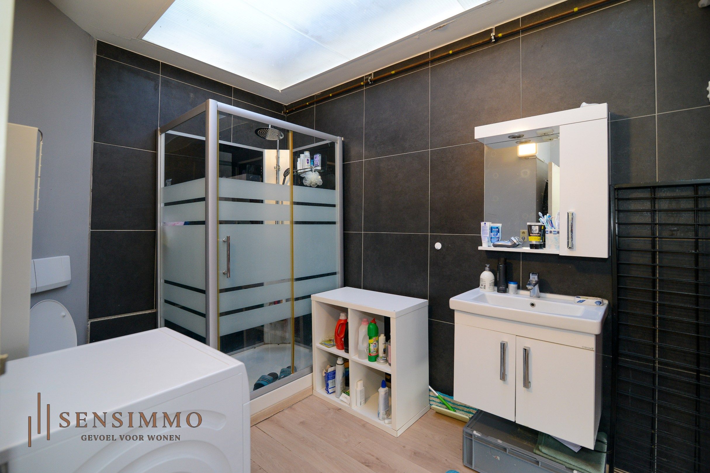 Opbrengsteigendom: Building met 8 appartementen en 2 handelspanden foto 16