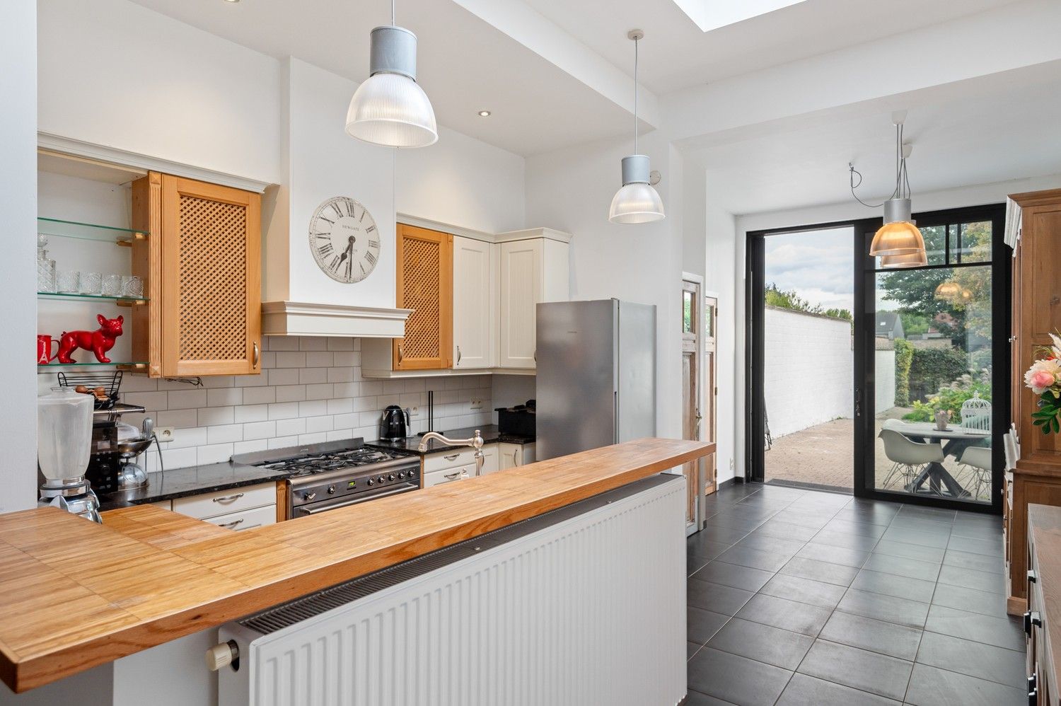 Prachtig herenhuis met 4 slaapkamers en tuin in Wijnegem! foto 12