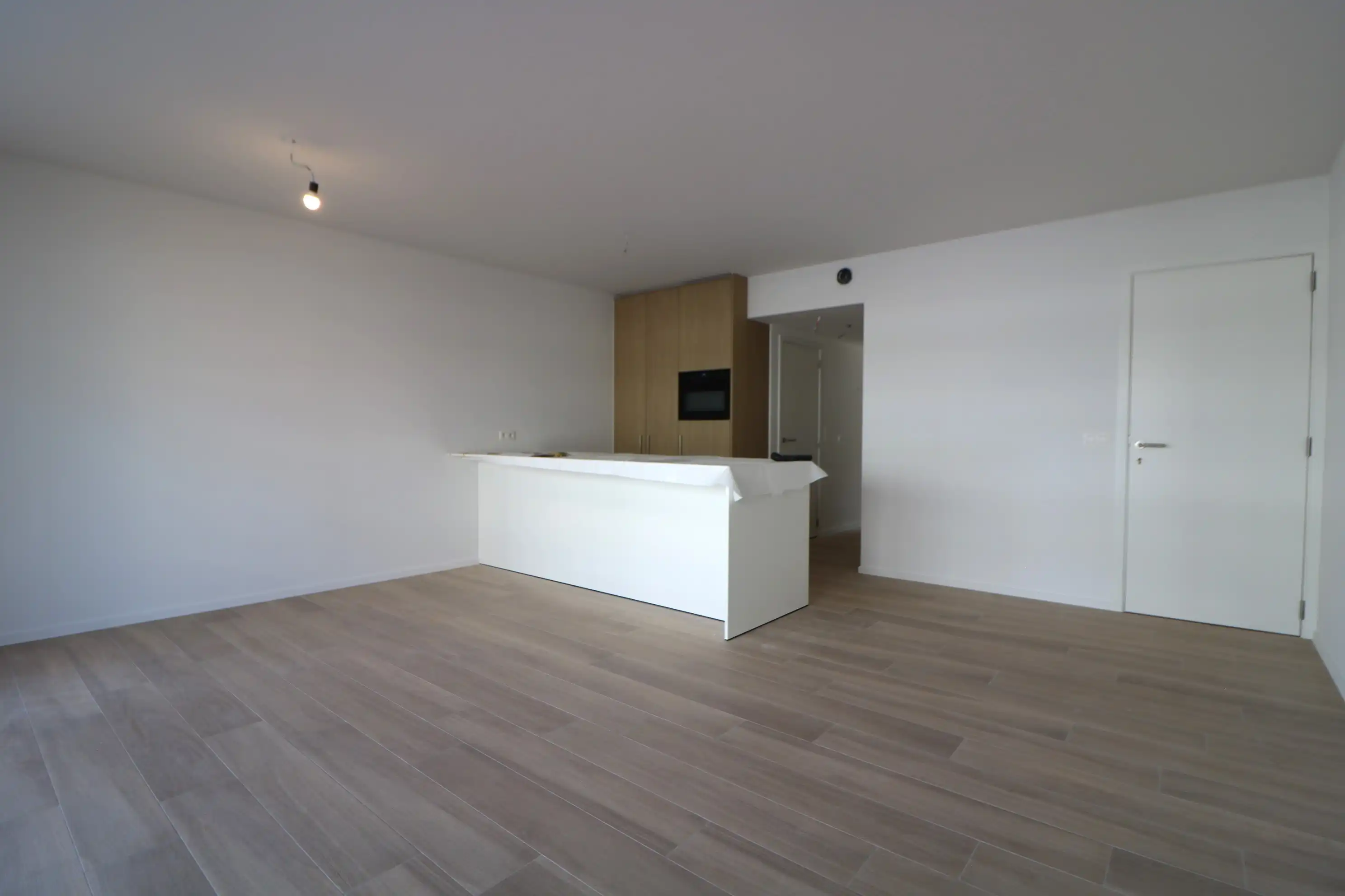 Prachtig nieuwbouwappartement met 2 slaapkamers gelegen in het centrum van Blankenberge. foto {{pictureIndex}}