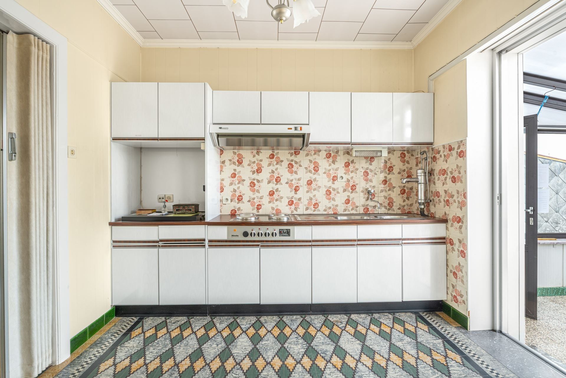 Te renoveren woning met prachtig landelijk zicht foto 4