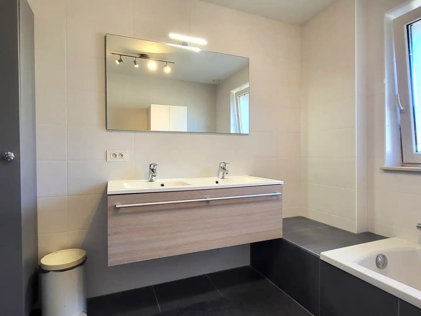 Moderne eengezinswoning (2016) met 3 slaapkamers, garage en ruime zolder in Zottegem. Perfect voor comfortabel wonen! foto 25