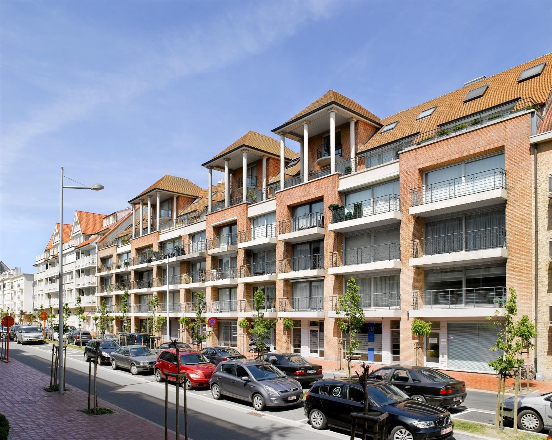 Garagebox op het gelijkvloers van een residentie gelegen in de Van Bunnenlaan foto {{pictureIndex}}