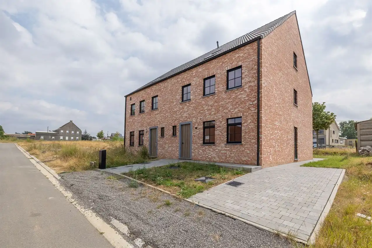 Niewbouwwoning, gunstige ligging, 3 slpk, tuin foto 2