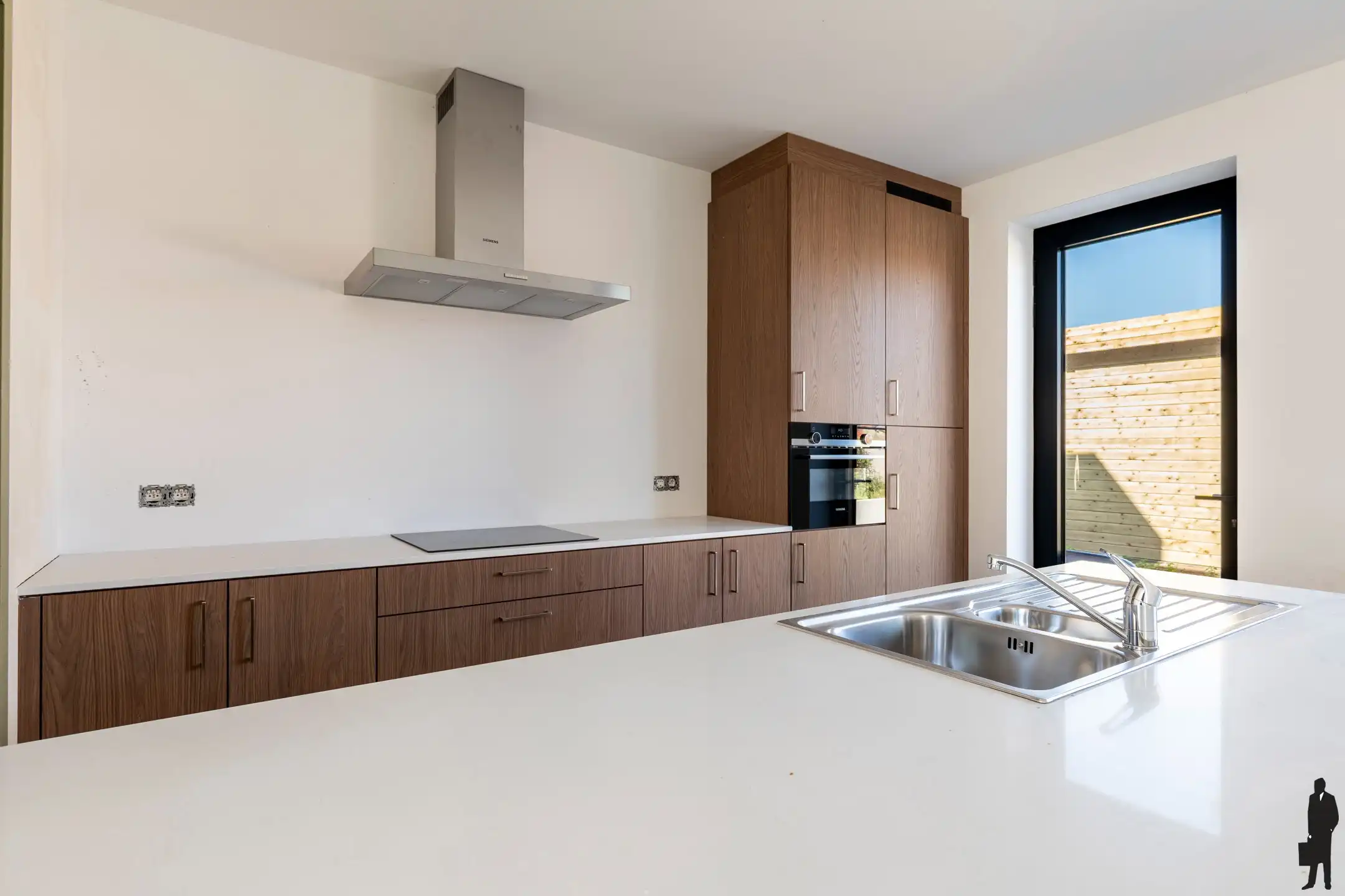 Halfopen woning met 3 slpks, parking en tuin met bijgebouw foto 7