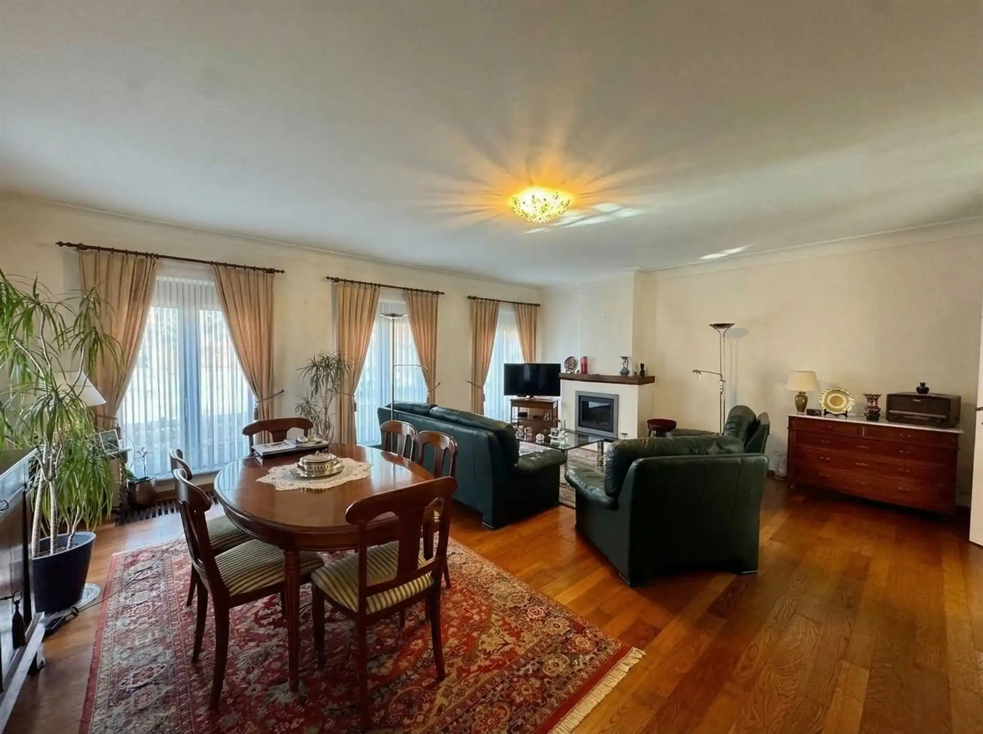 Halfopen bebouwing in rustige straat te As foto 5