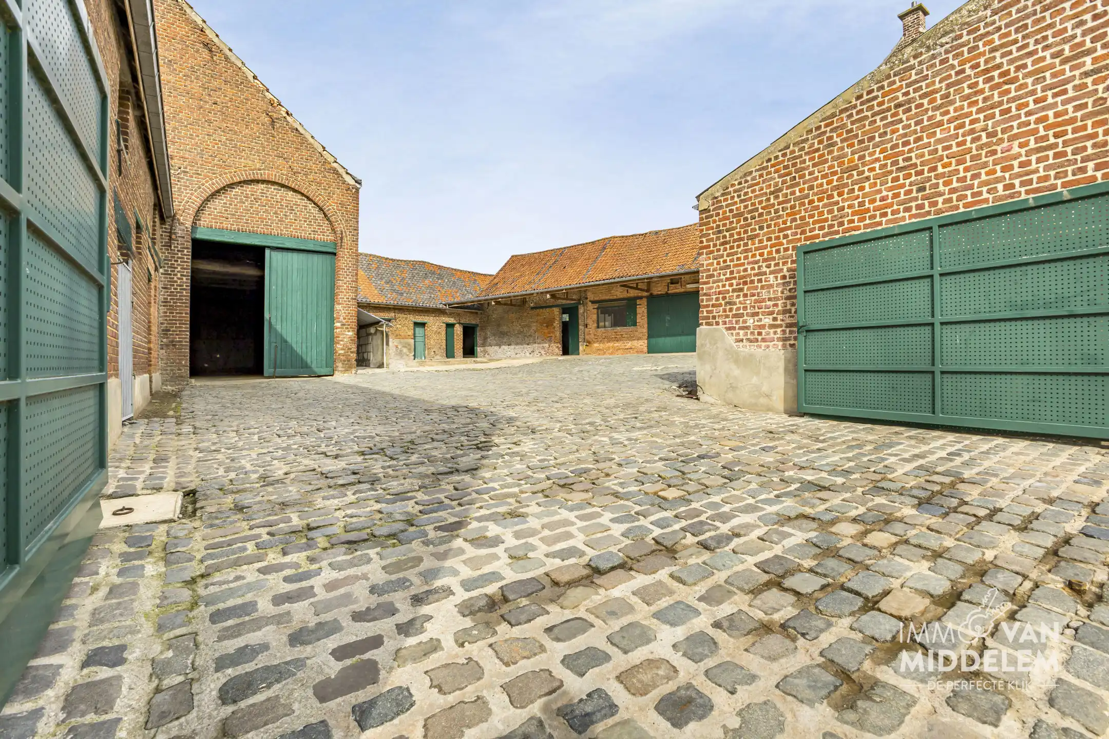 LANDELIJKE HOEVE MET BIJGEBOUWEN op ± 8,35 HECTAREN foto 20