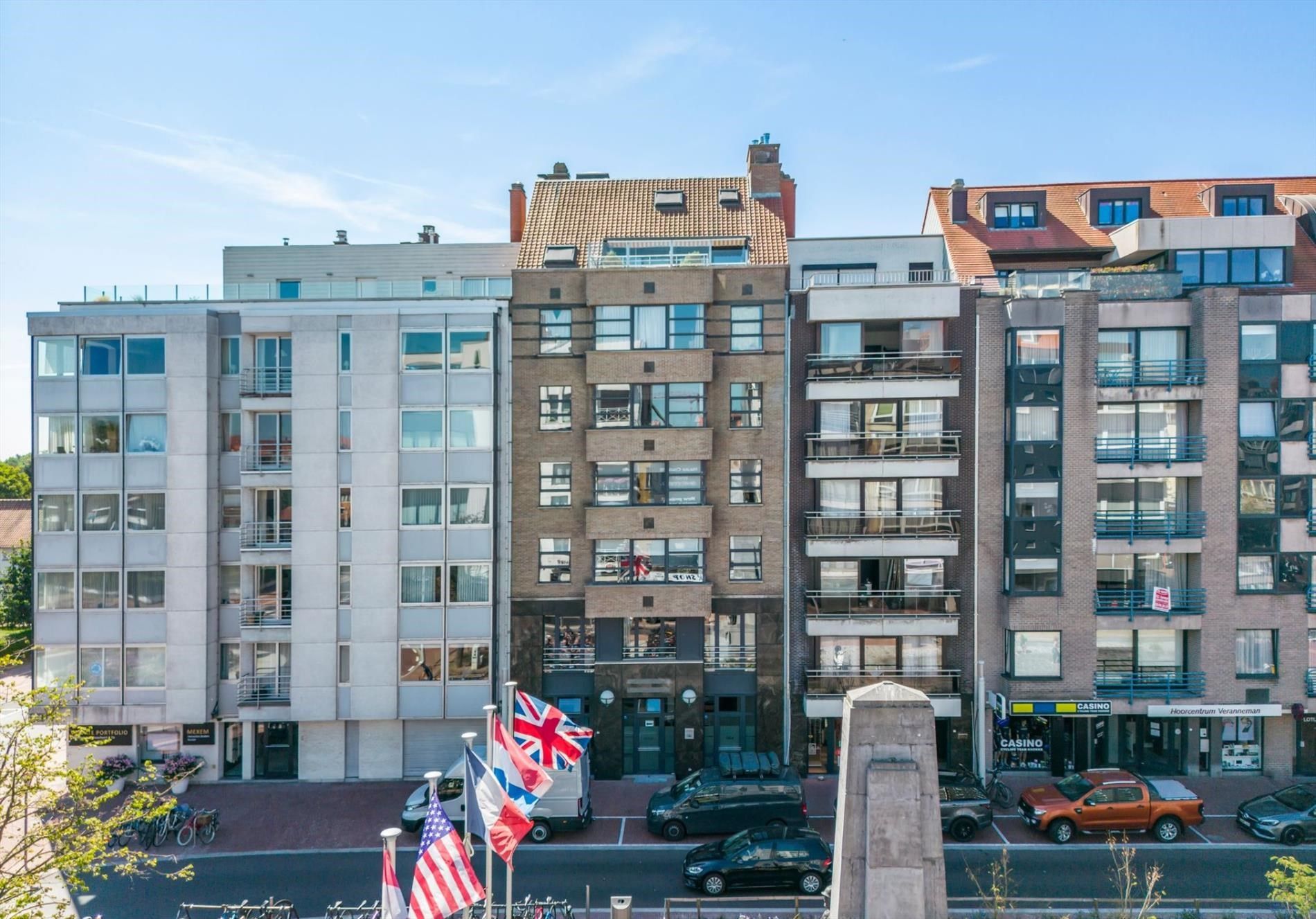 Nieuw appartement gelegen aan de zuidkant van het vernieuwde Burg. Fr. Desmidtplein. Gevelbreedte van ca. 8 meter. foto 4