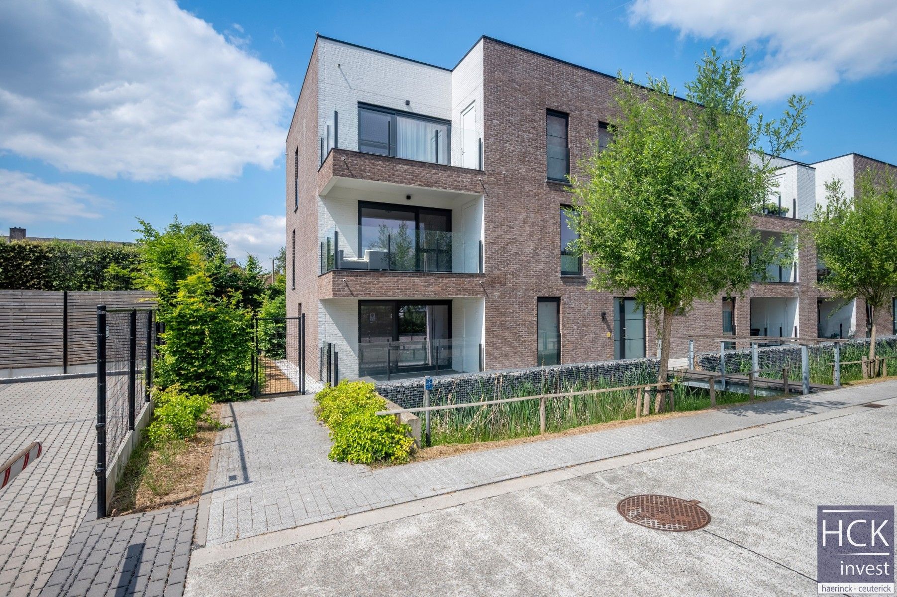 KRUISHOUTEM - Ruim en lichtrijk appartement met 3 slpk & garagebox! foto 1