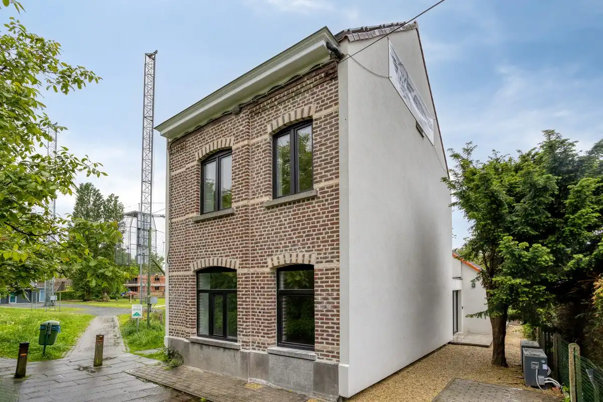 Gerenoveerde woning aan Coloma - EPC label A foto 17