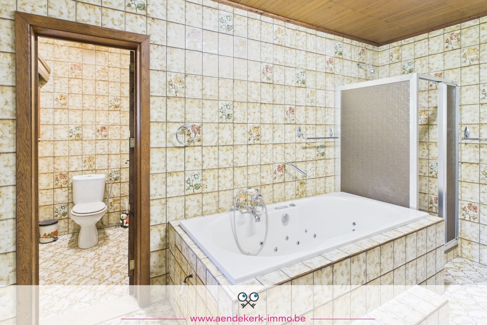 Ruime, te renoveren, woning met loods/stal in As foto 10