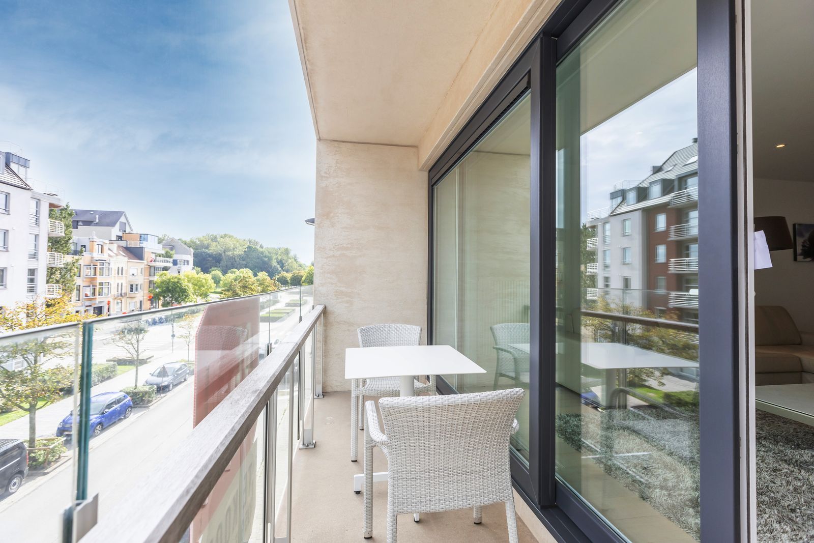 Modern, luxueus en ruim appartement met 2 slpk en 2 zonnige terrassen foto 5