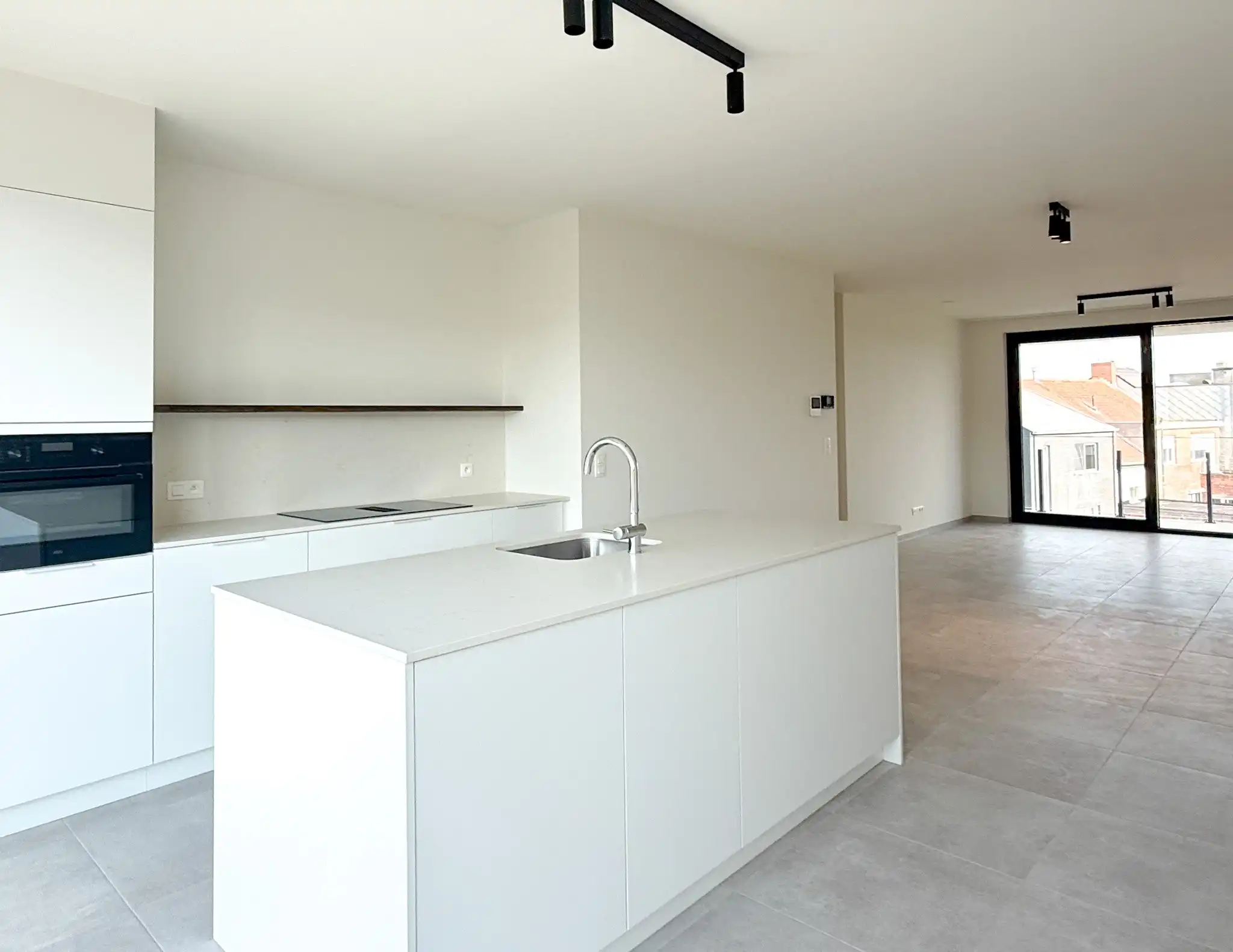 Nieuwbouwappartement op de derde verdieping met terras en twee slaapkamers foto {{pictureIndex}}