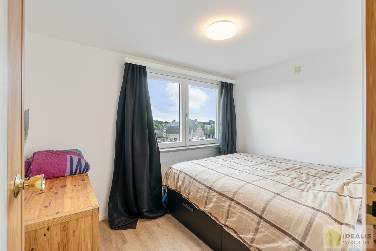 IDEALIS VASTGOED - APPARTEMENT PAL IN  HET CENTRUM VAN HAMONT! Dit appartement omvat 60m² netto bewoonbare oppervlakte en is voorzien van een lichtrijke woonkamer met aansluitend een uitgeruste keuken, nachthal, badkamer, slaapkamer en berging!! Zeer geschikt voor kandidaten op zoek naar een instapklaar appartement in het stadscentrum van Hamont! foto 10