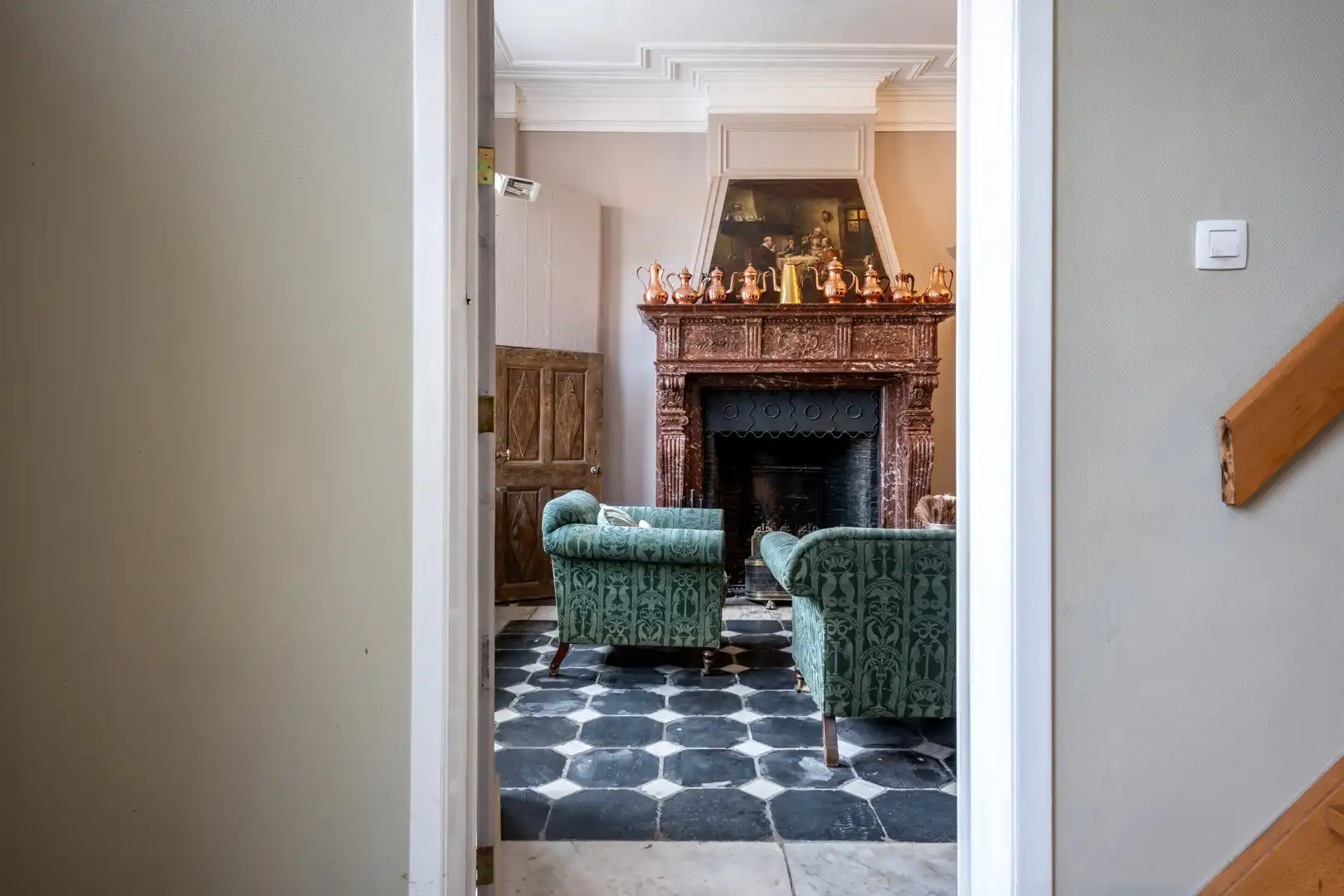 Charmant historisch handelspand met woonst en appartement op de Markt van Damme foto 8