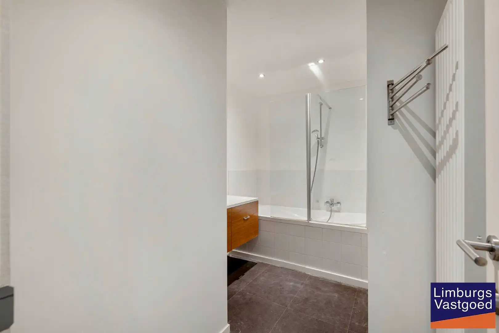 Ruim appartement (125m²) met 2 slpk en terras aan de kleine ring foto 17