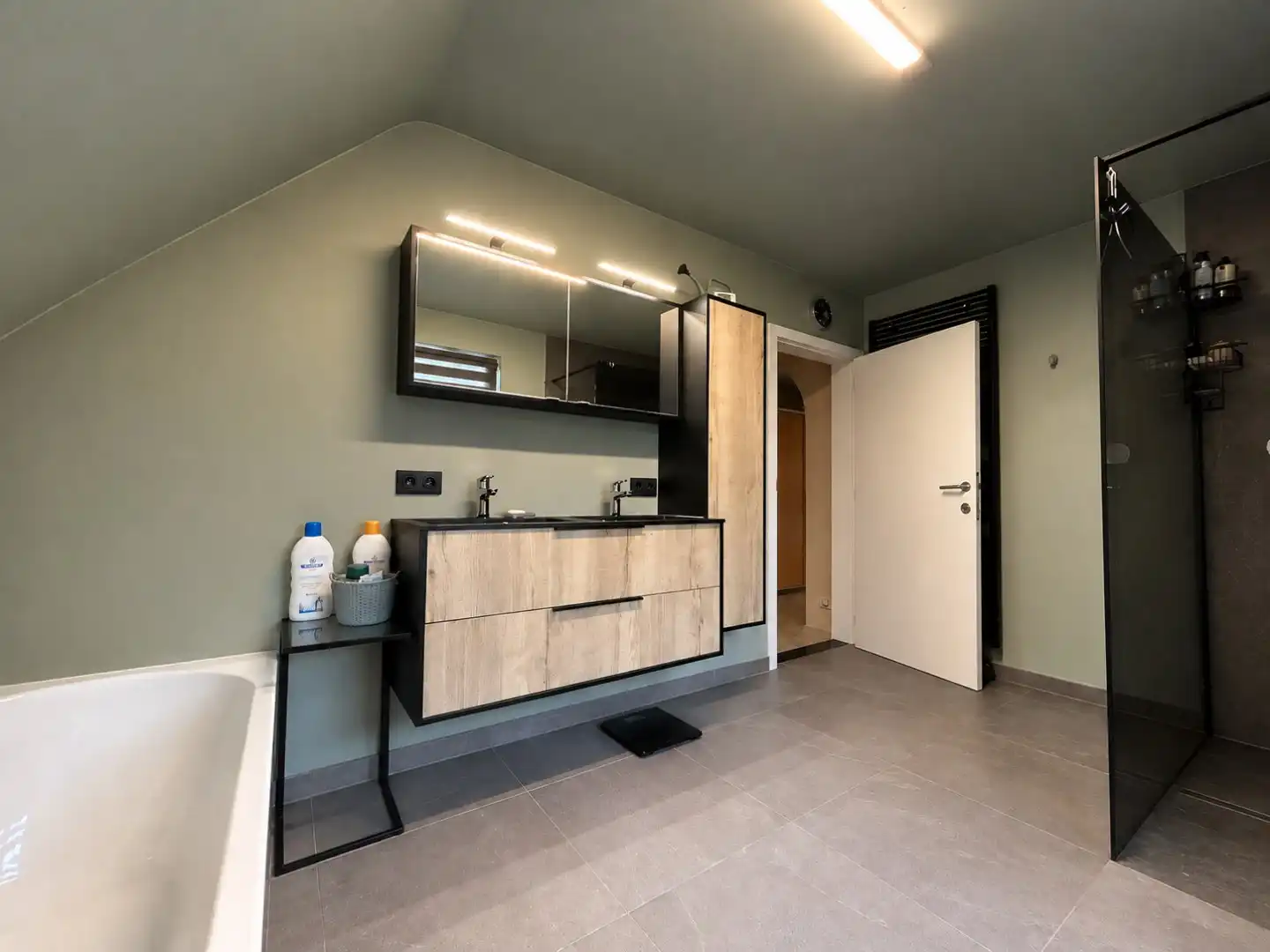 Villa met 4 slaapkamers in groene omgeving. foto 15
