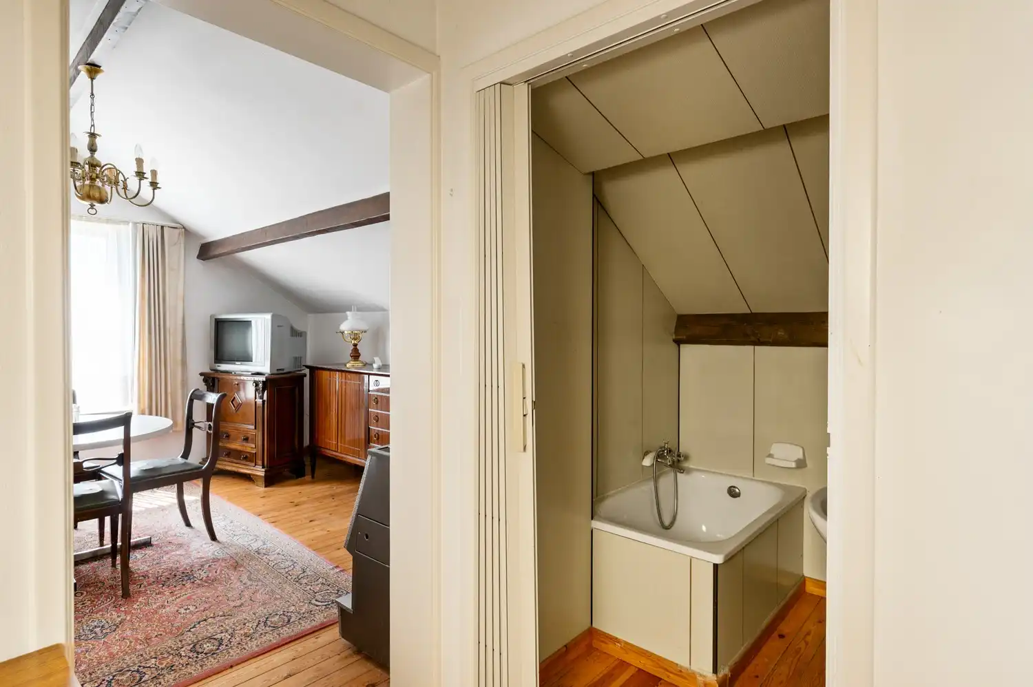 Gunstig gelegen woning met ruime tuin en bijzonder veel potentieel te Lier foto 20