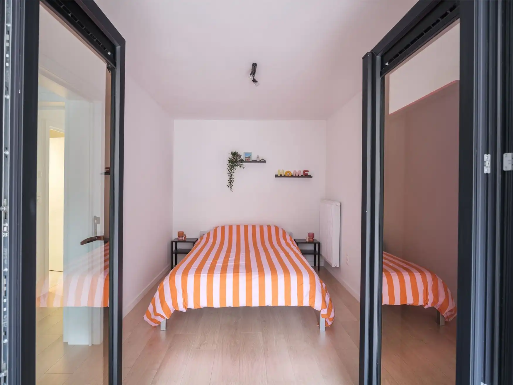 Stijlvol appartement met terras nabij Zuidpark en Sint Anna foto 8