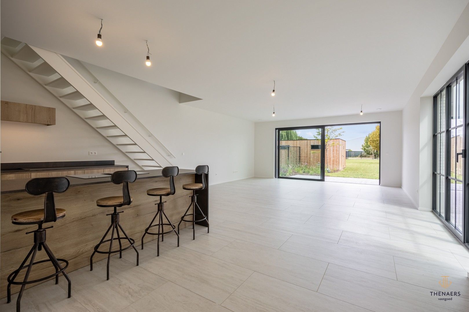 INSTAPKLARE LUXE EN ENERGIEZUINIGE NIEUWBOUWWONING MET 4 SLAAPKAMERS EN 2 BADKAMERS. foto 2