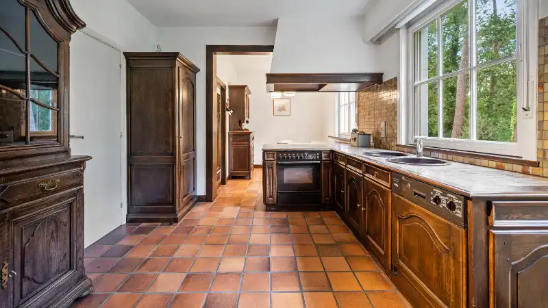 Karaktervolle villa van 325m² met 5 slaapkamers op 24 are foto 7