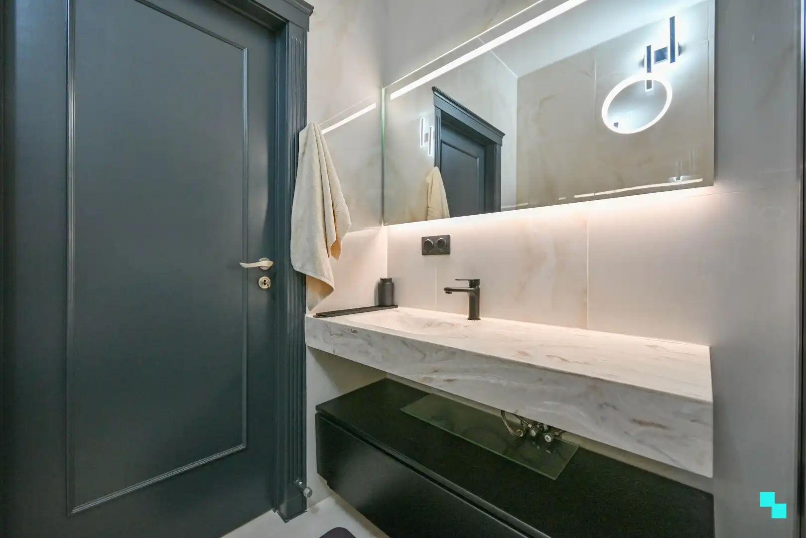 Gerenoveerd appartement in Deerlijk met garage foto 17