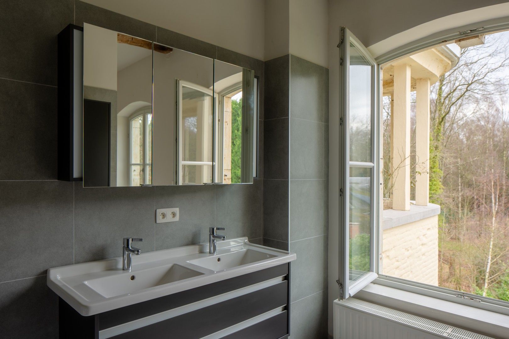Erg ruim 3-slaapkamerappartement op prachtig kasteeldomein foto 8