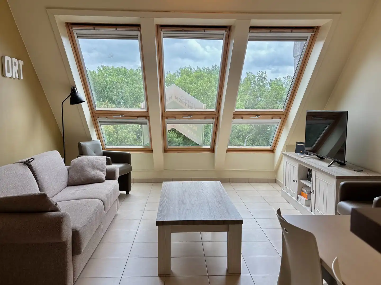 Zonnig appartement met slaapkamer en slaaphoek. foto 9