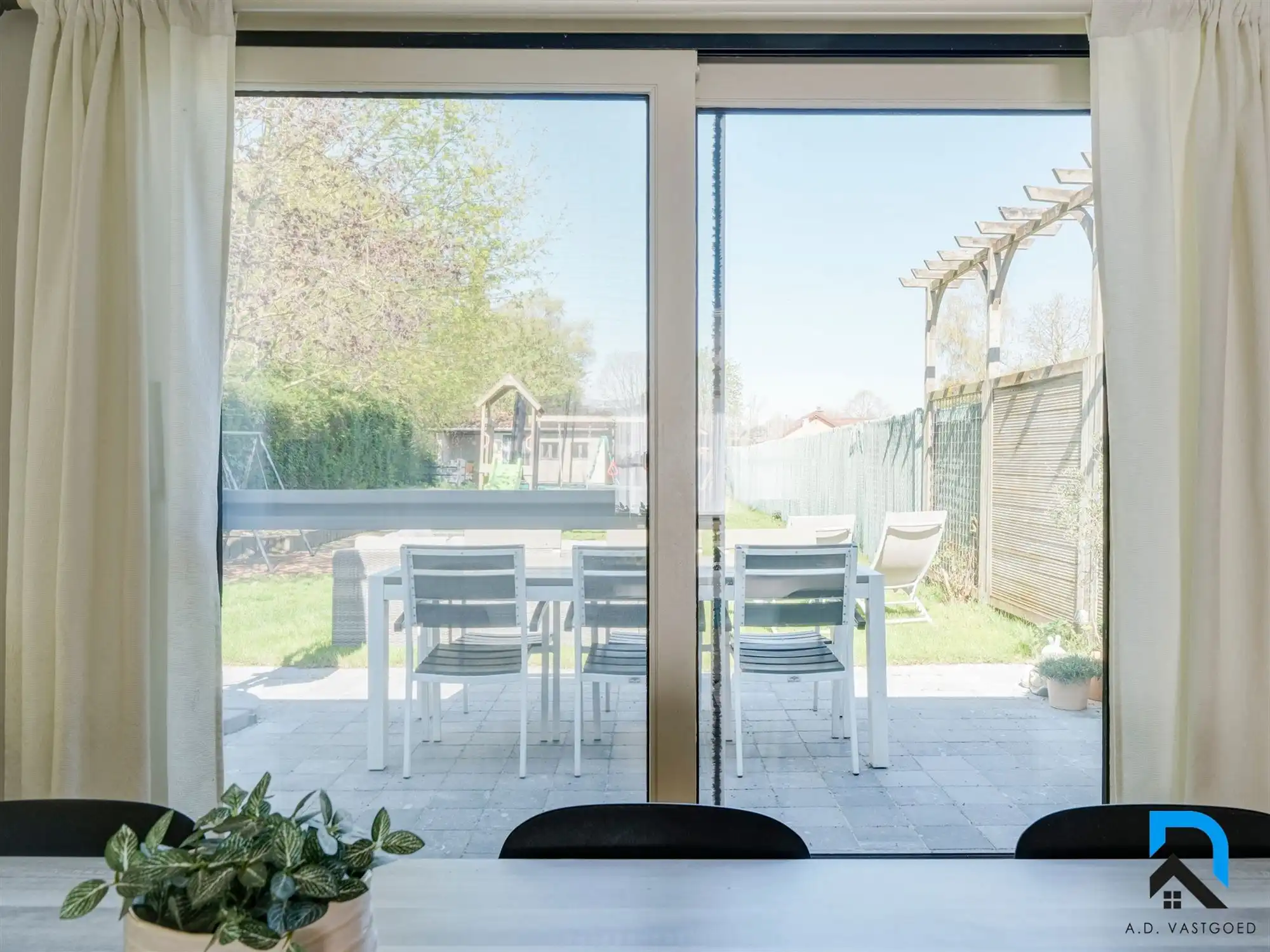 Halfopen bebouwing met grote tuin in Beverst foto 13