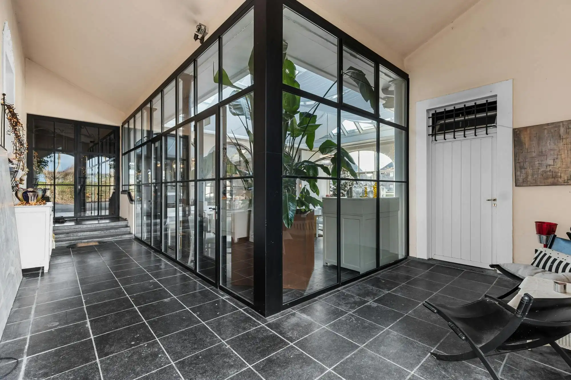 Luxueuze villa met zwembad en handelsruimte te Beverst foto 2