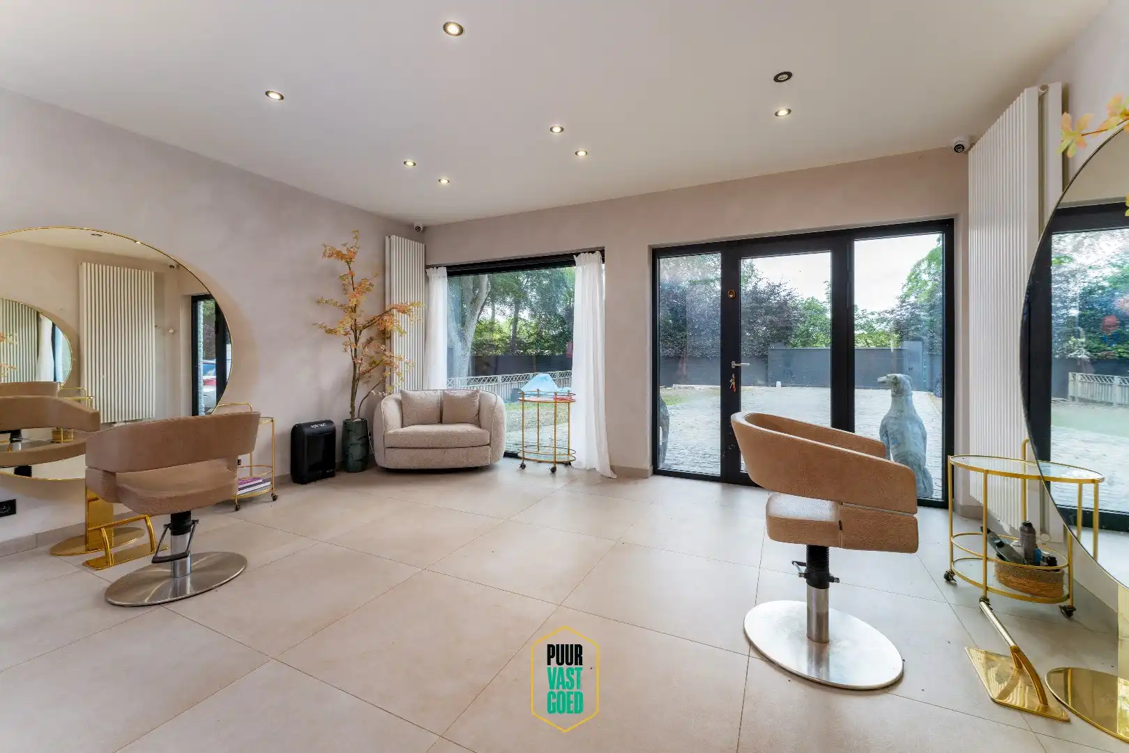 Knap gerenoveerde villa in uitgestrekte tuin foto 23