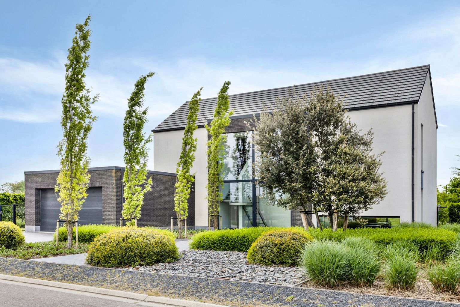 Mooie stijlvolle woning met tuin en achterliggend weiland foto 2