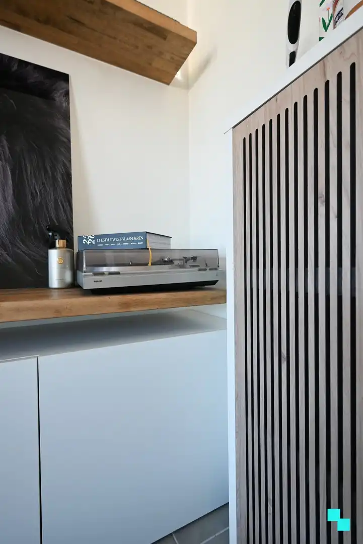 Instapklaar appartement met divers maatmeubilair te Izegem (Emelgem) foto 8