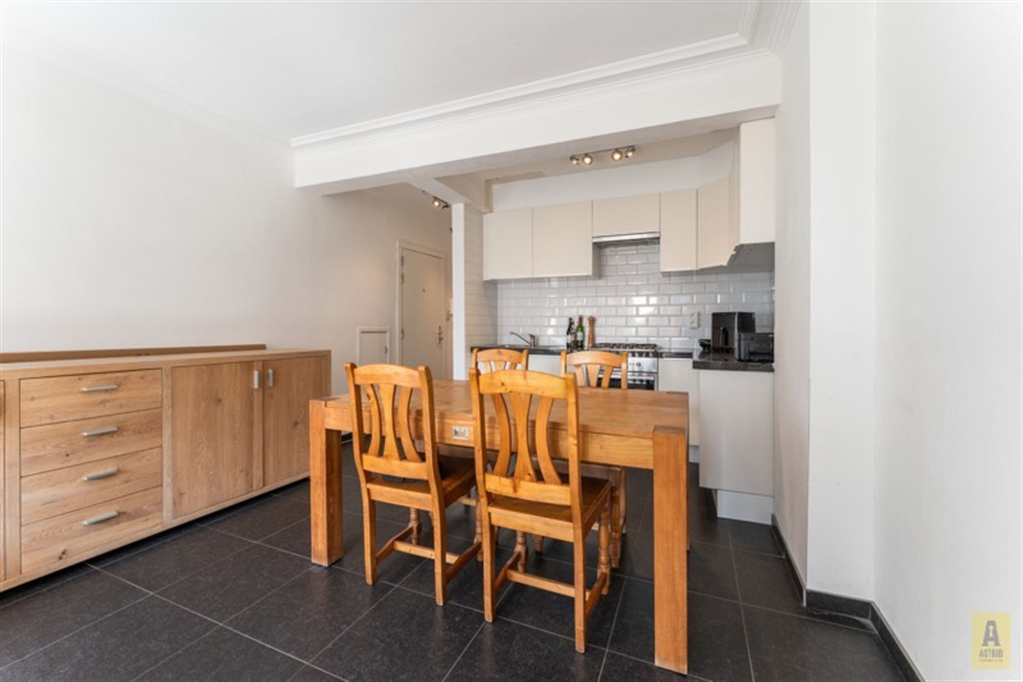 Instapklaar zonnig appartement in centrum en vlak aan de dijk! foto 6