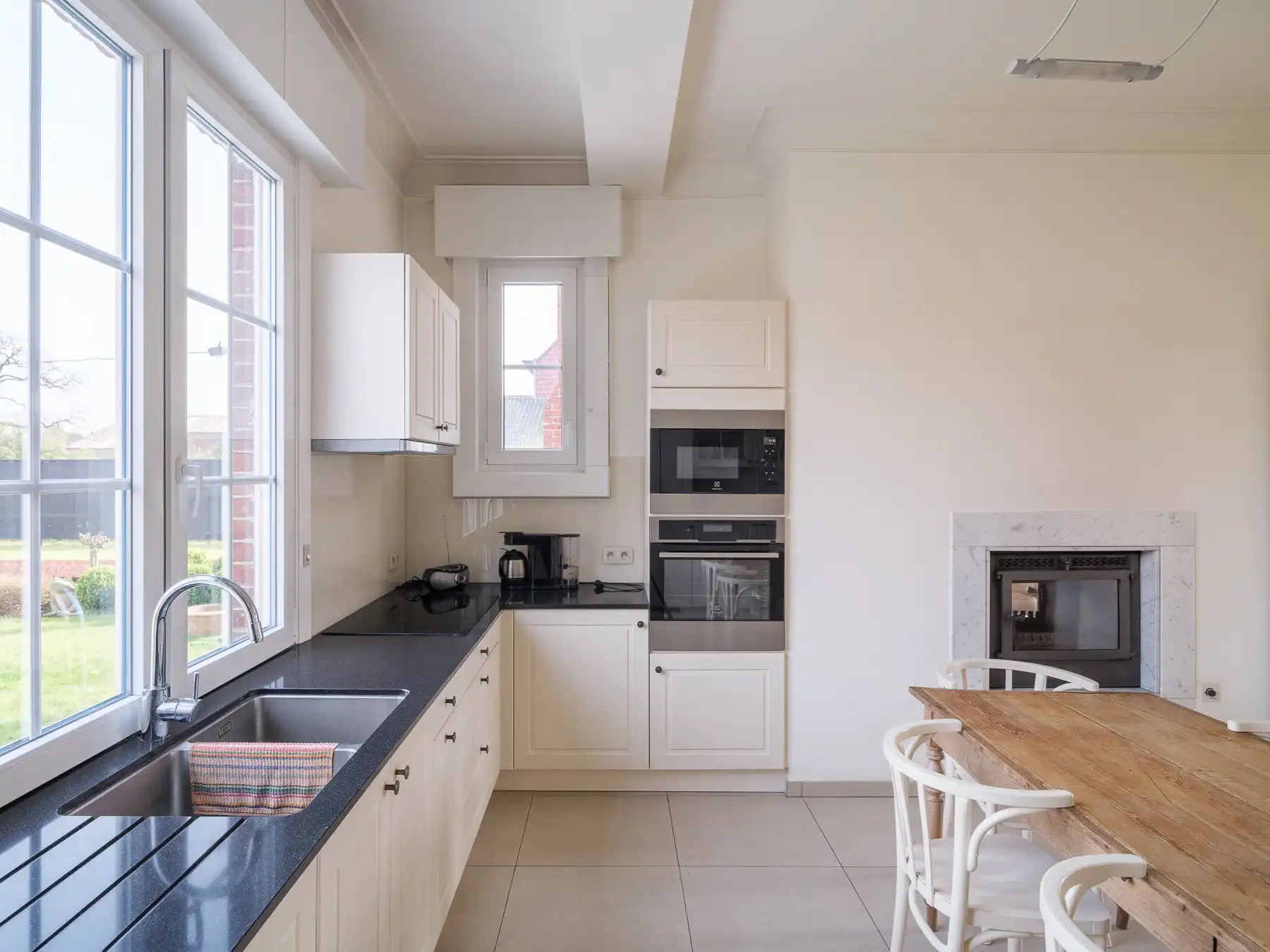 Halfopen herenhuis met loods en uitzonderlijk veel potentieel. foto 7