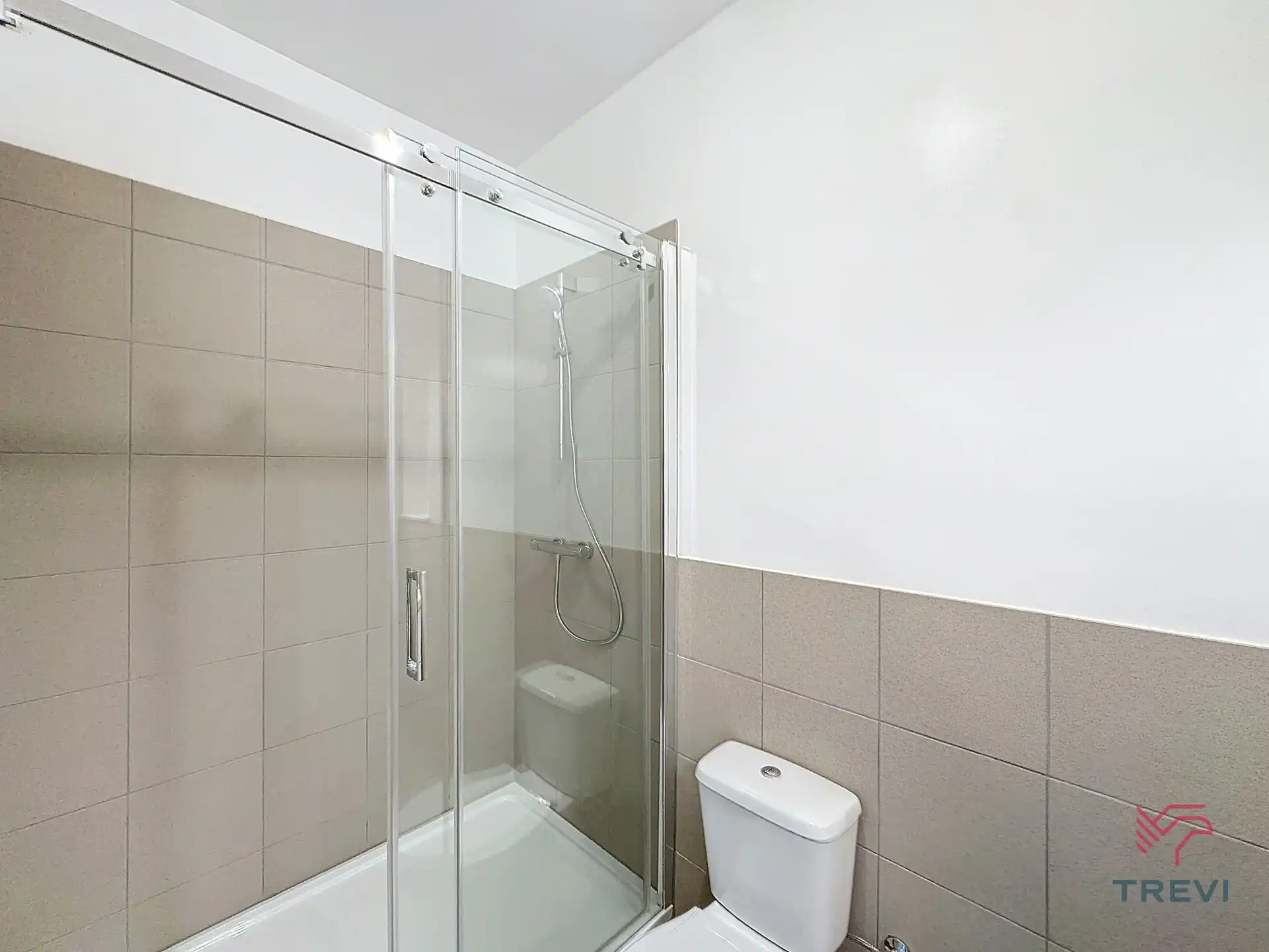 Volledig gerenoveerd appartement met 1 slaapkamer! foto 8