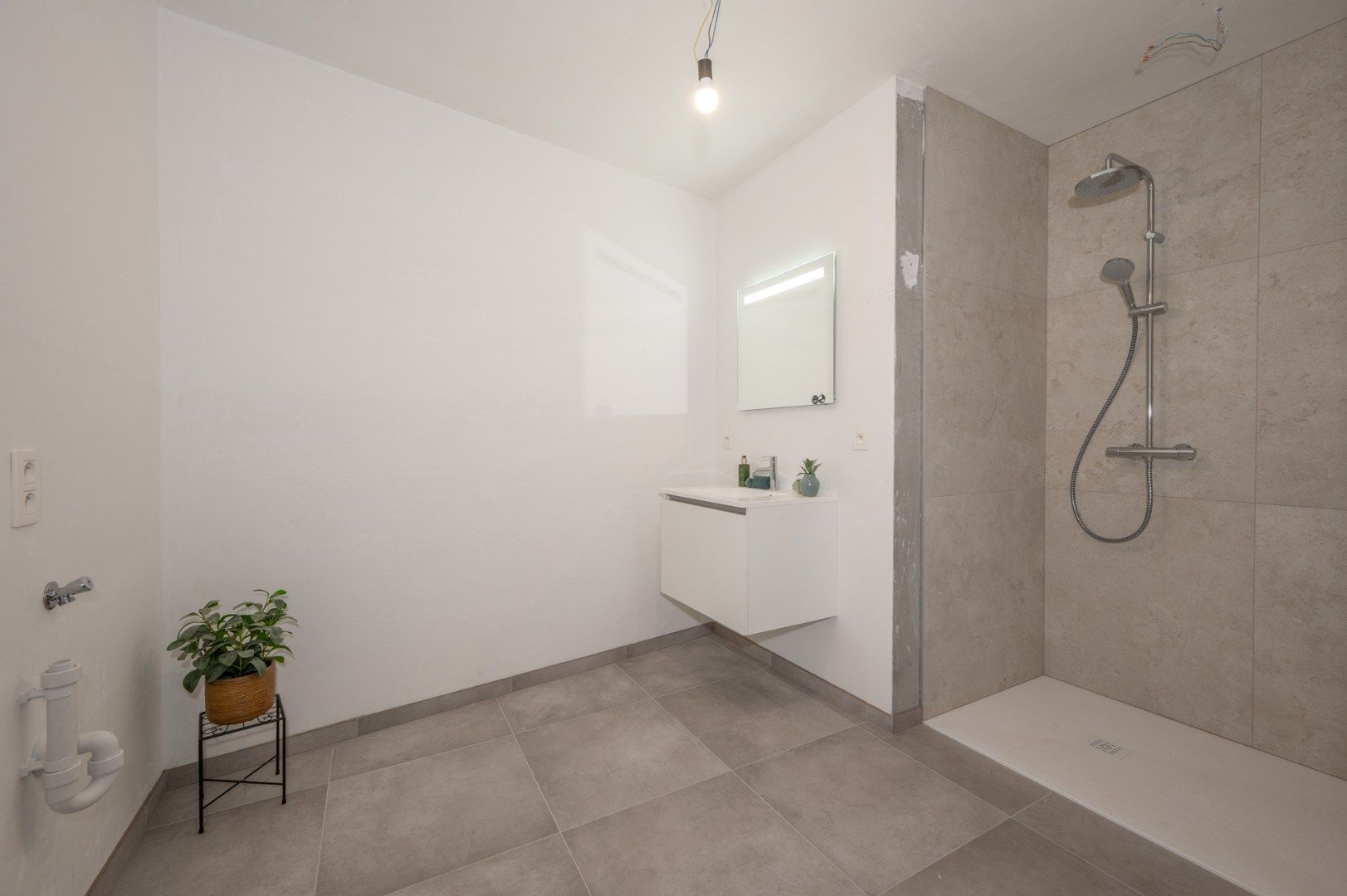 Gelijkvloers appartement met  terras en tuin in hartje Sijsele! foto 6