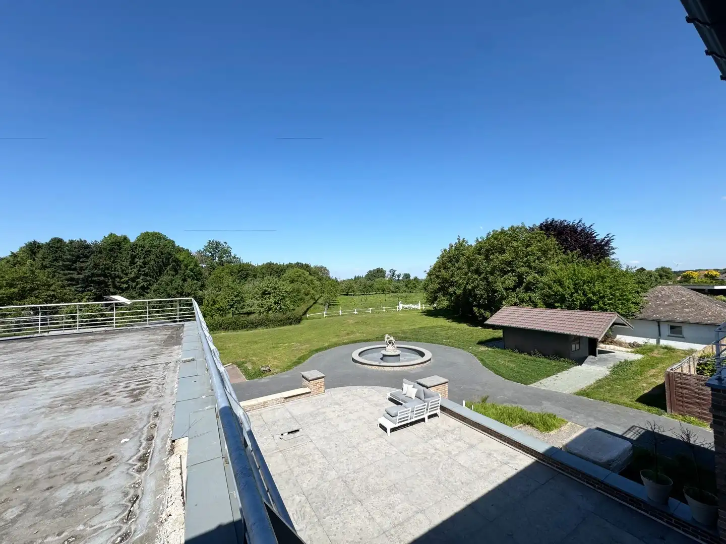 Unieke en ruime villa met 8 slaapkamers, lift, zonnepanelen en 10 parkeerplaatsen op riant perceel van 2.313 m² foto 47