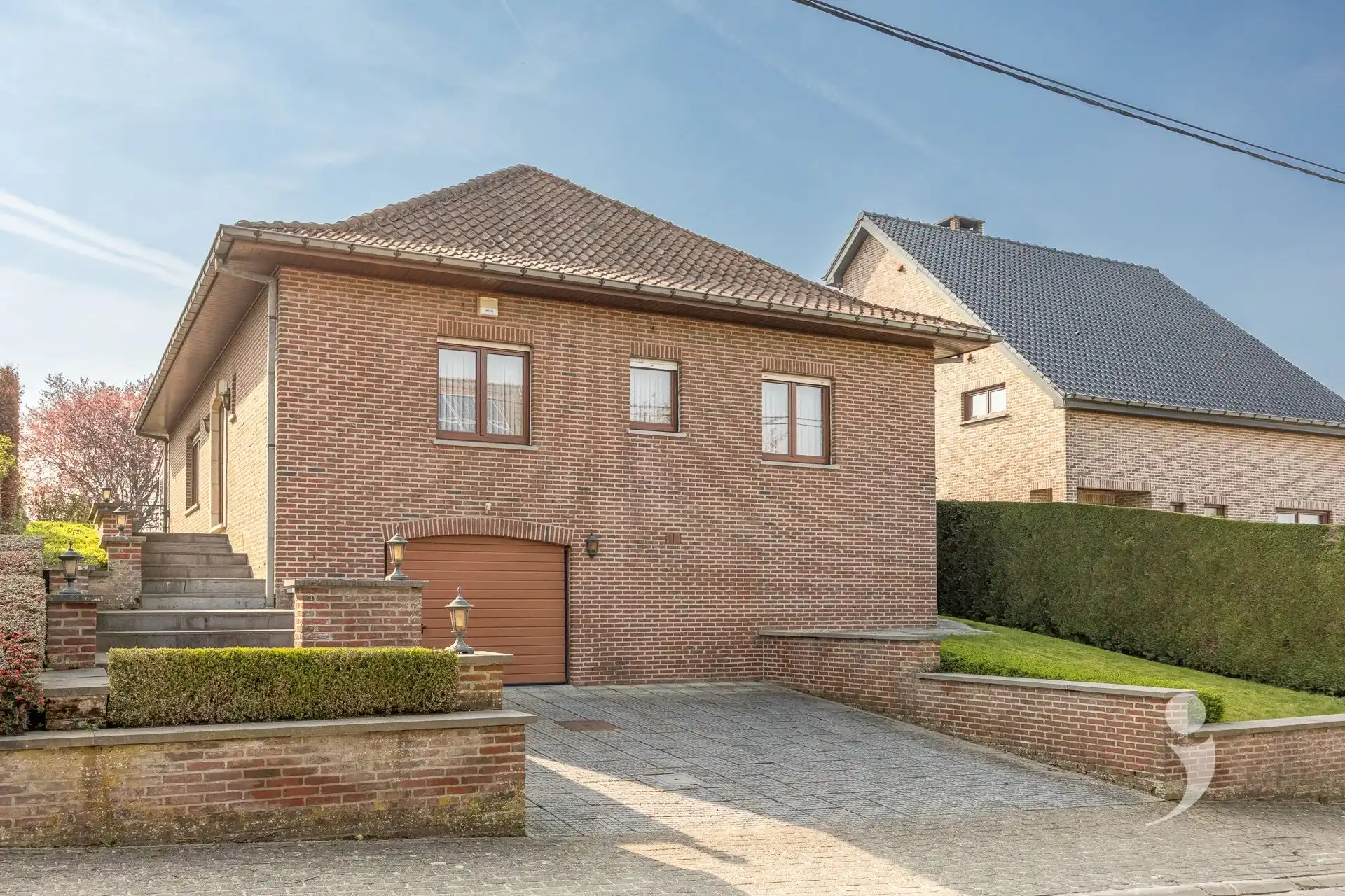 Hoofdfoto van de publicatie: Instapklare en ruime woning met zicht op de velden!