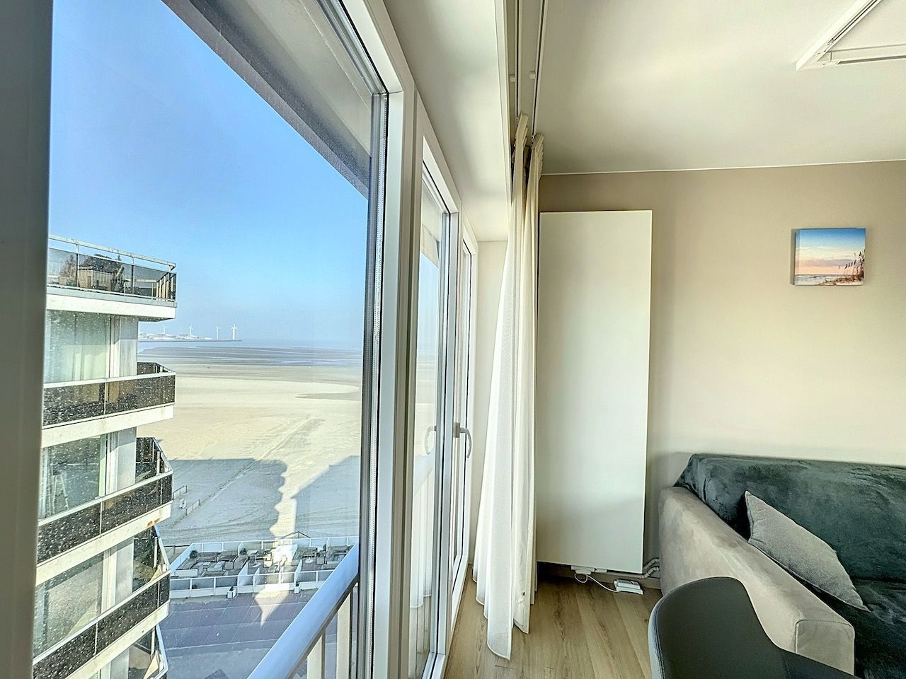 Zeer goed gelegen, vernieuwd appartement met zijdelings zeezicht foto 3